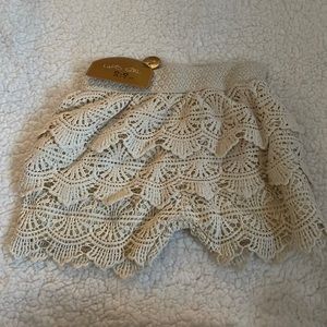 Girl’s beautiful Cream Crochet shorts. Size small 4/5.